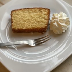 Zitronen-Mandel-Kuchen mit Zuckerglasur